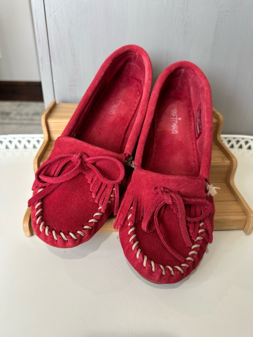 Minnetonka Kilty Hardsole Moccasins Red Size 8.5